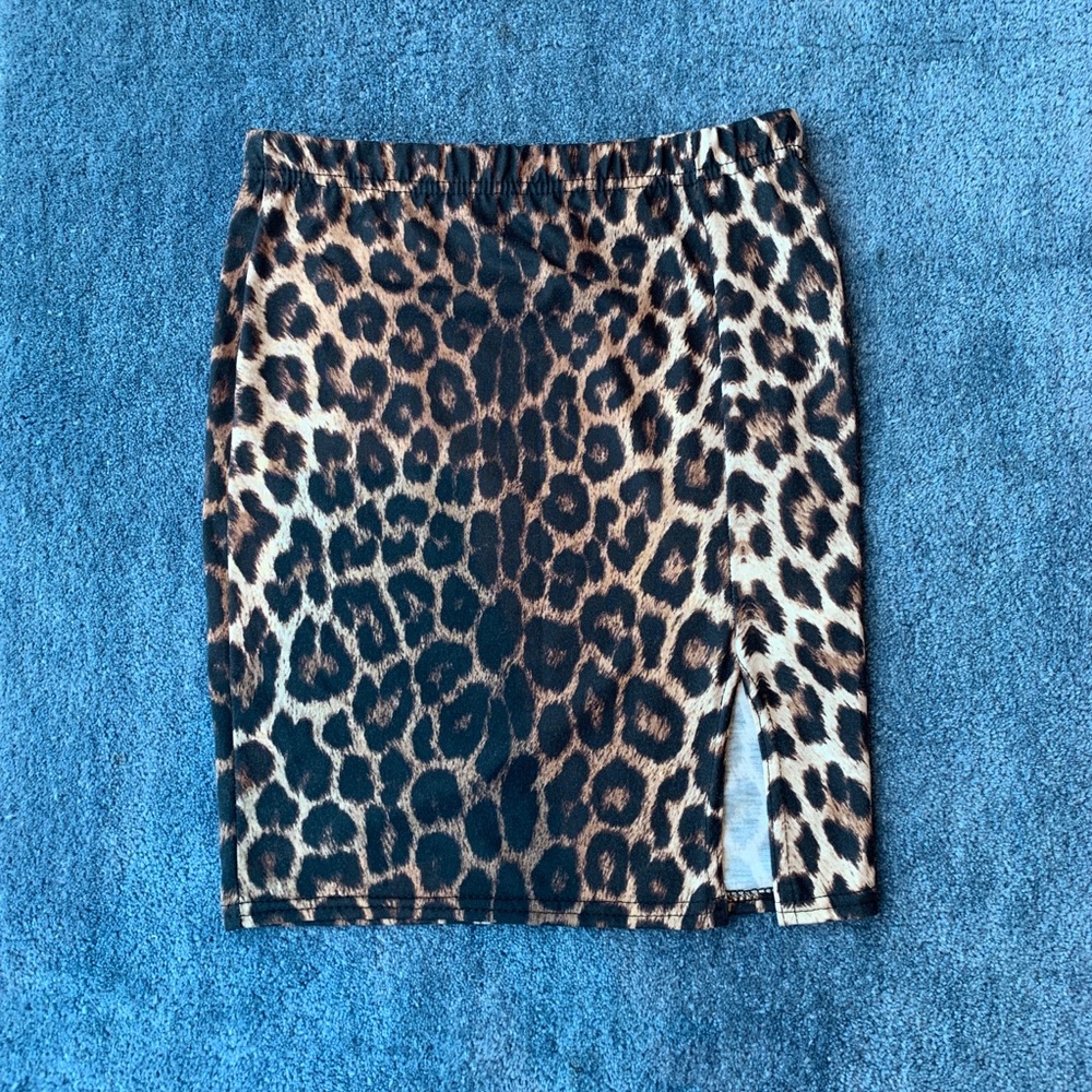 NWOT Cheetah / Leopard Mini Slit Skirt